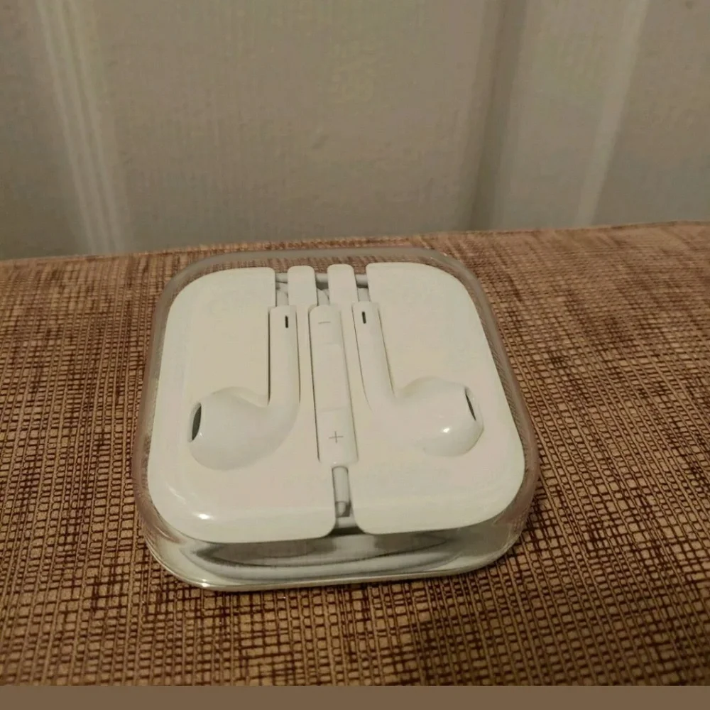 Apple Earbuds Headphone Wired AUX input 3.5mm Jack